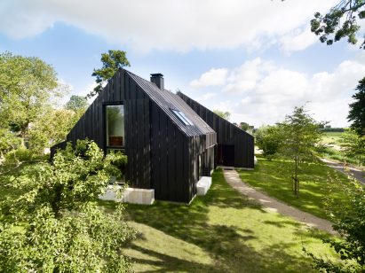 Exterior view of farmhouse by Bastiaan Jongerius Architecten
