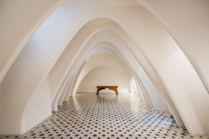 White loft with catenary arches