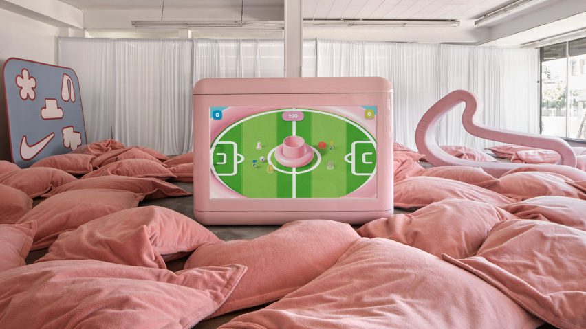 Stadium-shaped snack holder