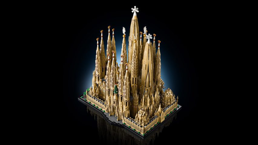 Sagrada Familia Lego set