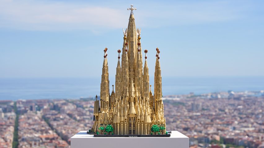 Sagrada Familia Lego set