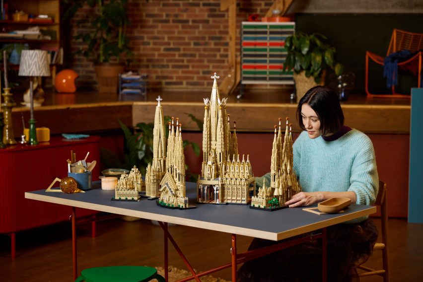 Sagrada Familia Lego set
