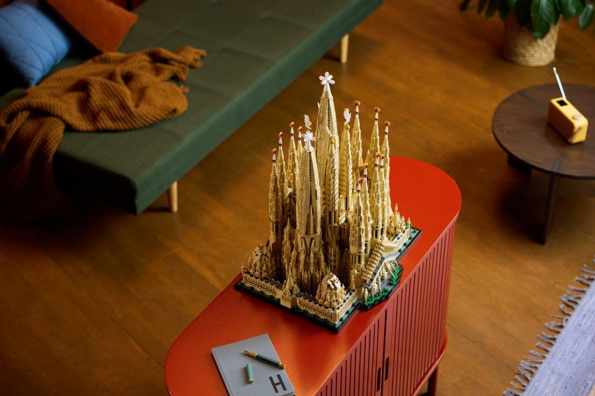 Sagrada Familia Lego set