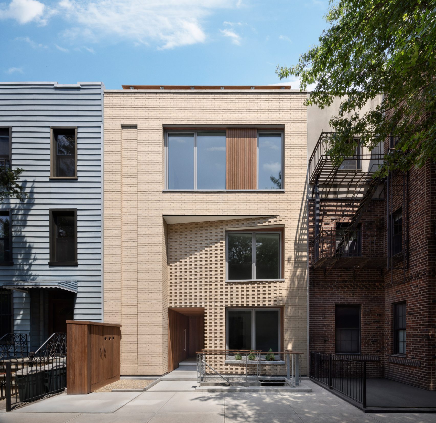 Pliskin Architecture interlocks units in Brooklyn townhouse