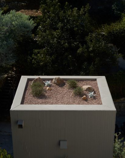 A Teatro Balcony Studio house by Los Angeles