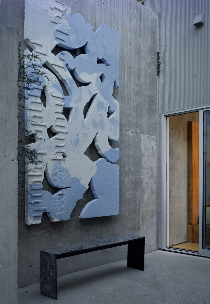 A Teatro Balcony Studio house by Los Angeles