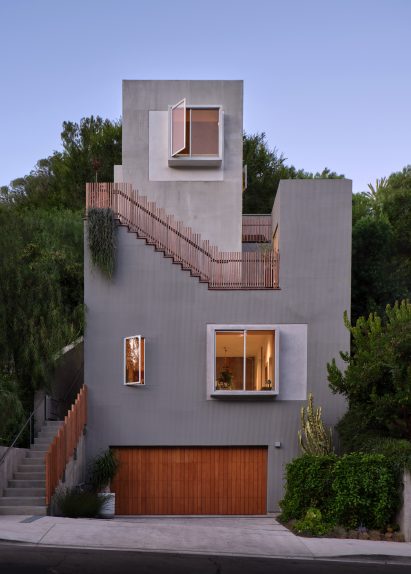 Museum Tower House by A Teatro Balcony Studio