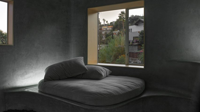 A Teatro Balcony Studio house by Los Angeles