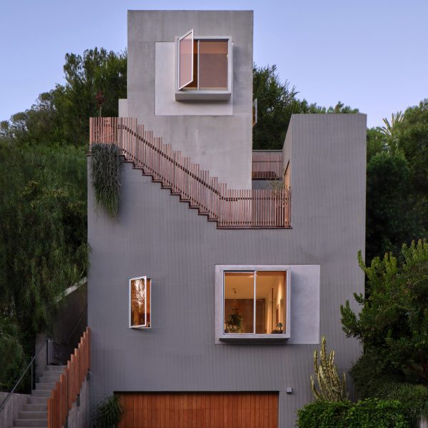 A Teatro Balcony Studio house by Los Angeles
