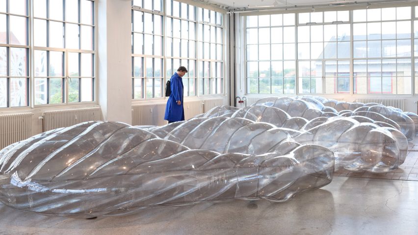 Large inflatable sofa by Vasto