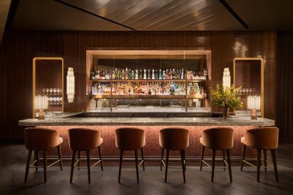 Geometric details around a bar