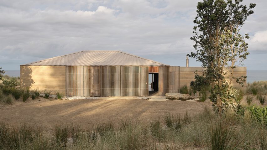 Double Courtyard House by Roberts Gray Architects