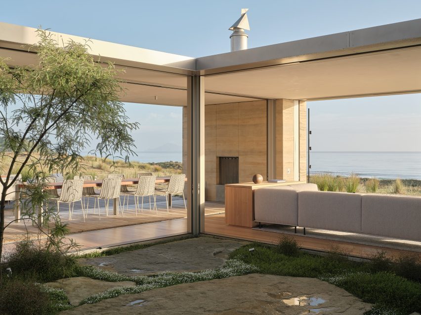 Double Courtyard House by Roberts Gray Architects