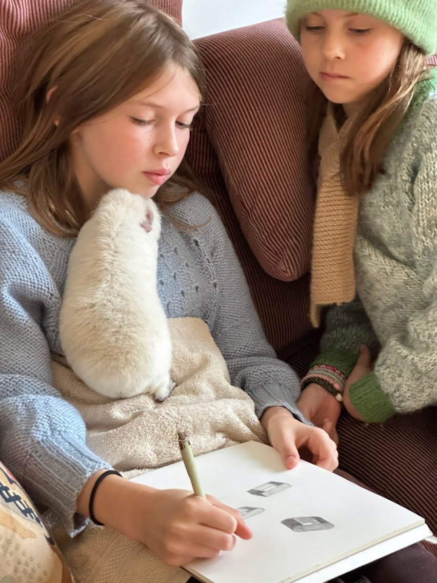 Sol Rybakken Kallin with her sister