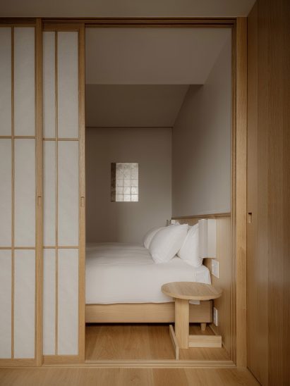 Shoji screen in bedroom