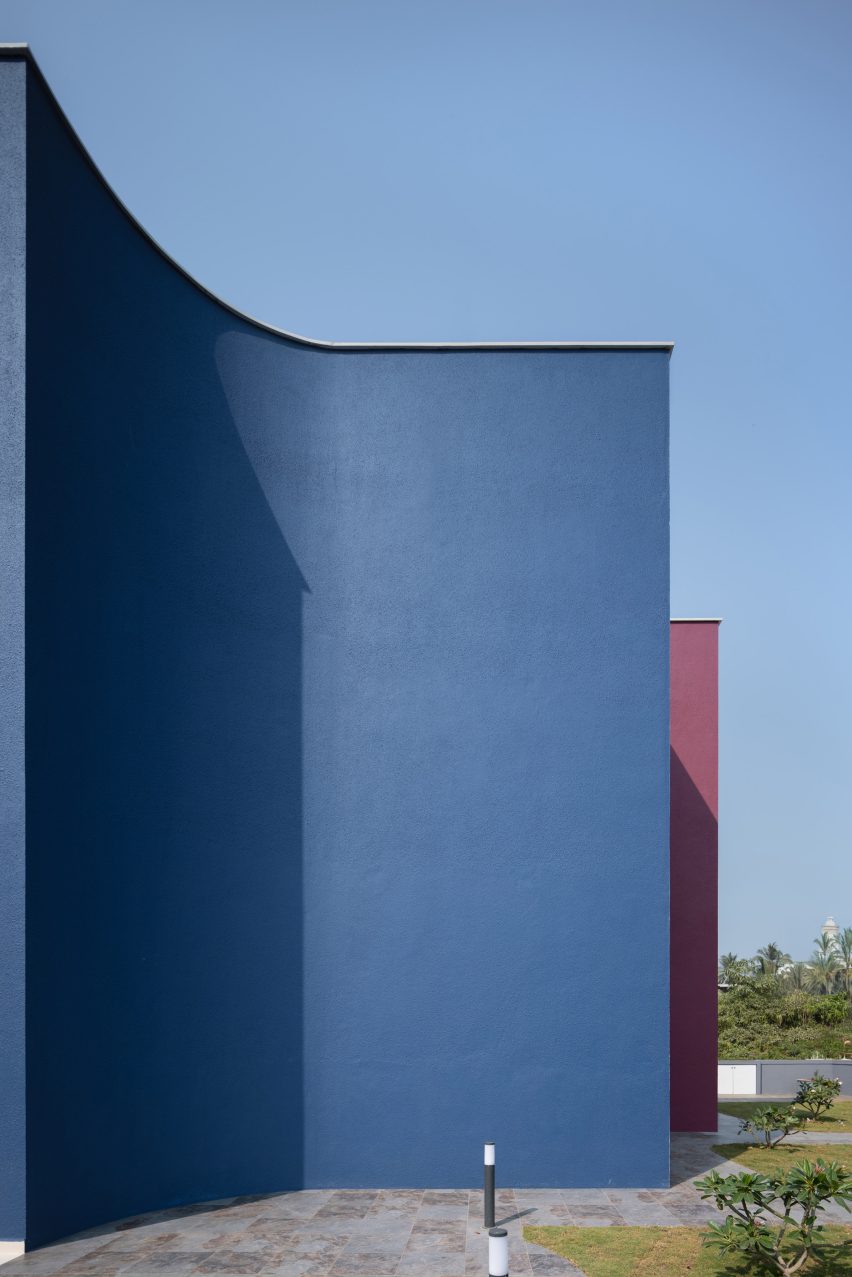Uneven facade of Villa Corsica in Mumbai