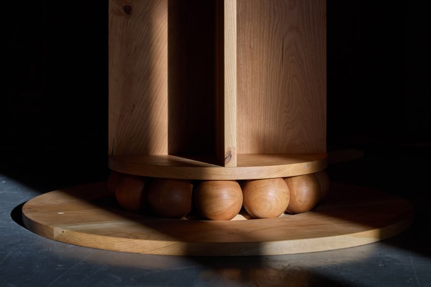 Rotating tree columns