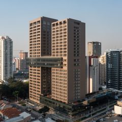 São Paulo skyscrapers by Königsberger Vannucchi linked by glass skybridge