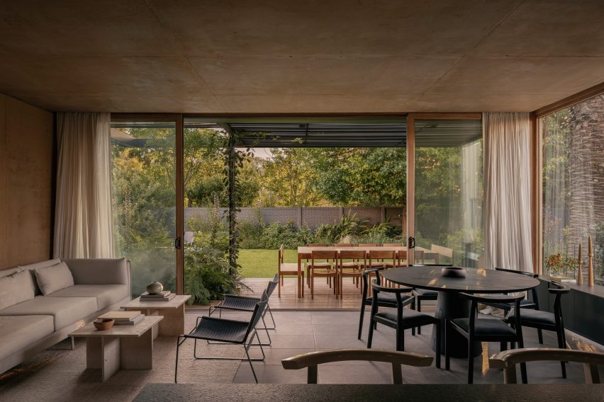 Casa JR by Gonzalo Bardach