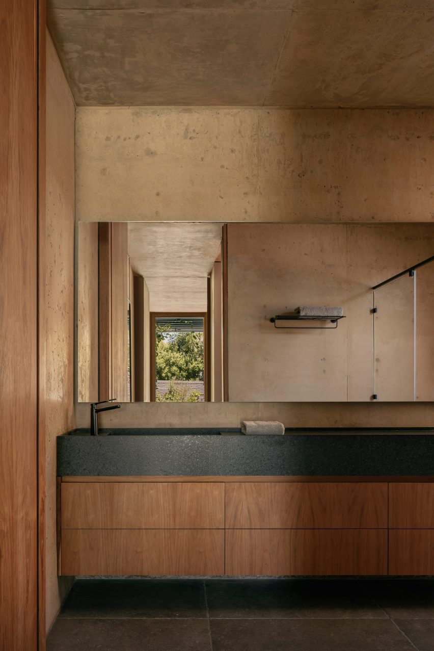 Casa JR by Gonzalo Bardach