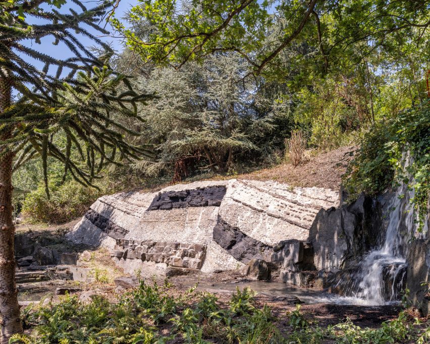 Crystal Palace dinosaur island