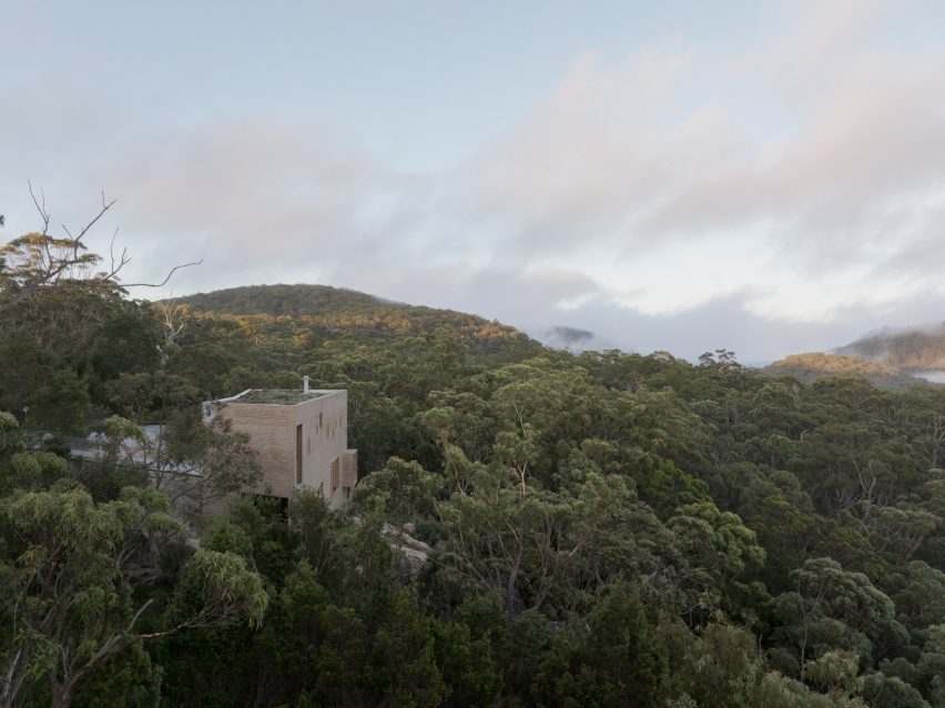 EA House by Bokey Grant on gundungurra land