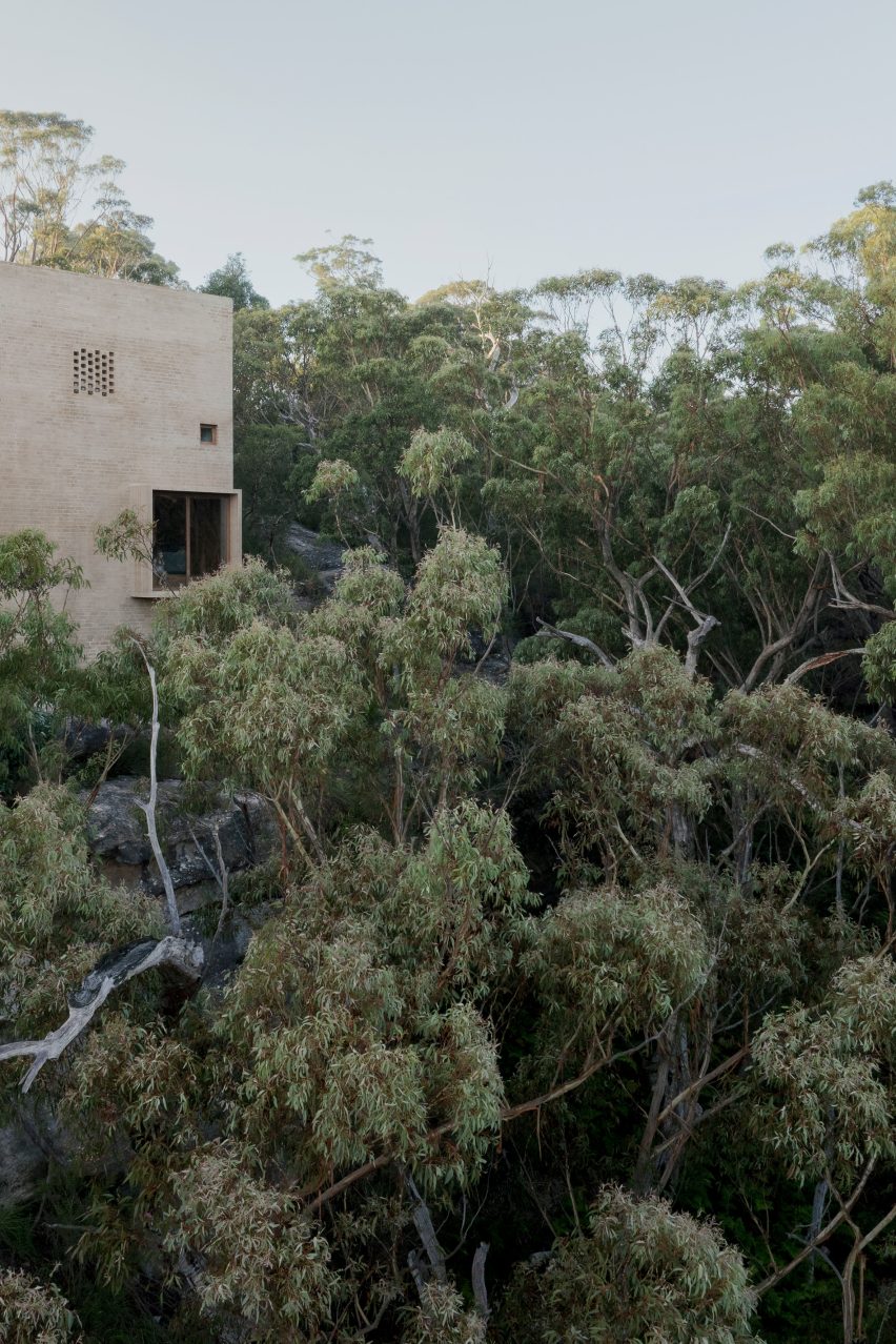 fire-resistant stone exterior of EA House by Bokey Grant