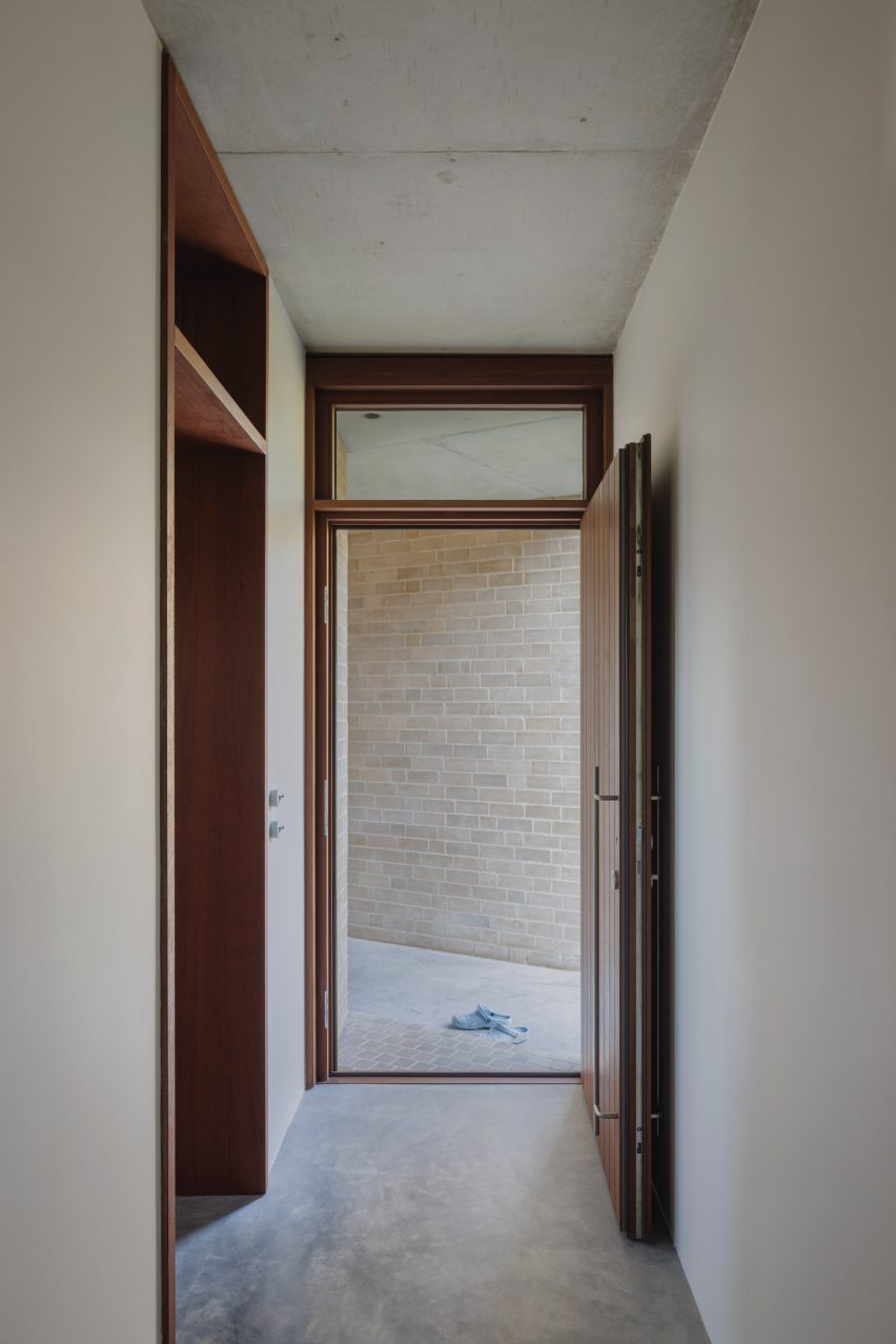 internal corridor EA House by Bokey Grant