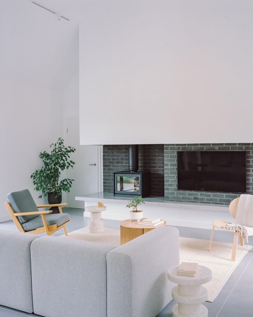 House in a Clearing by TaylorHare Architects
