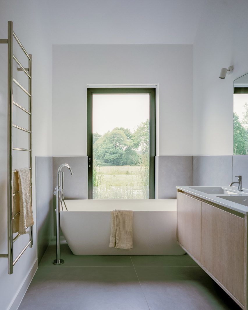 House in a Clearing by TaylorHare Architects