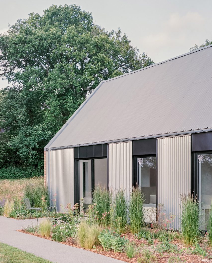 House in a Clearing by TaylorHare Architects