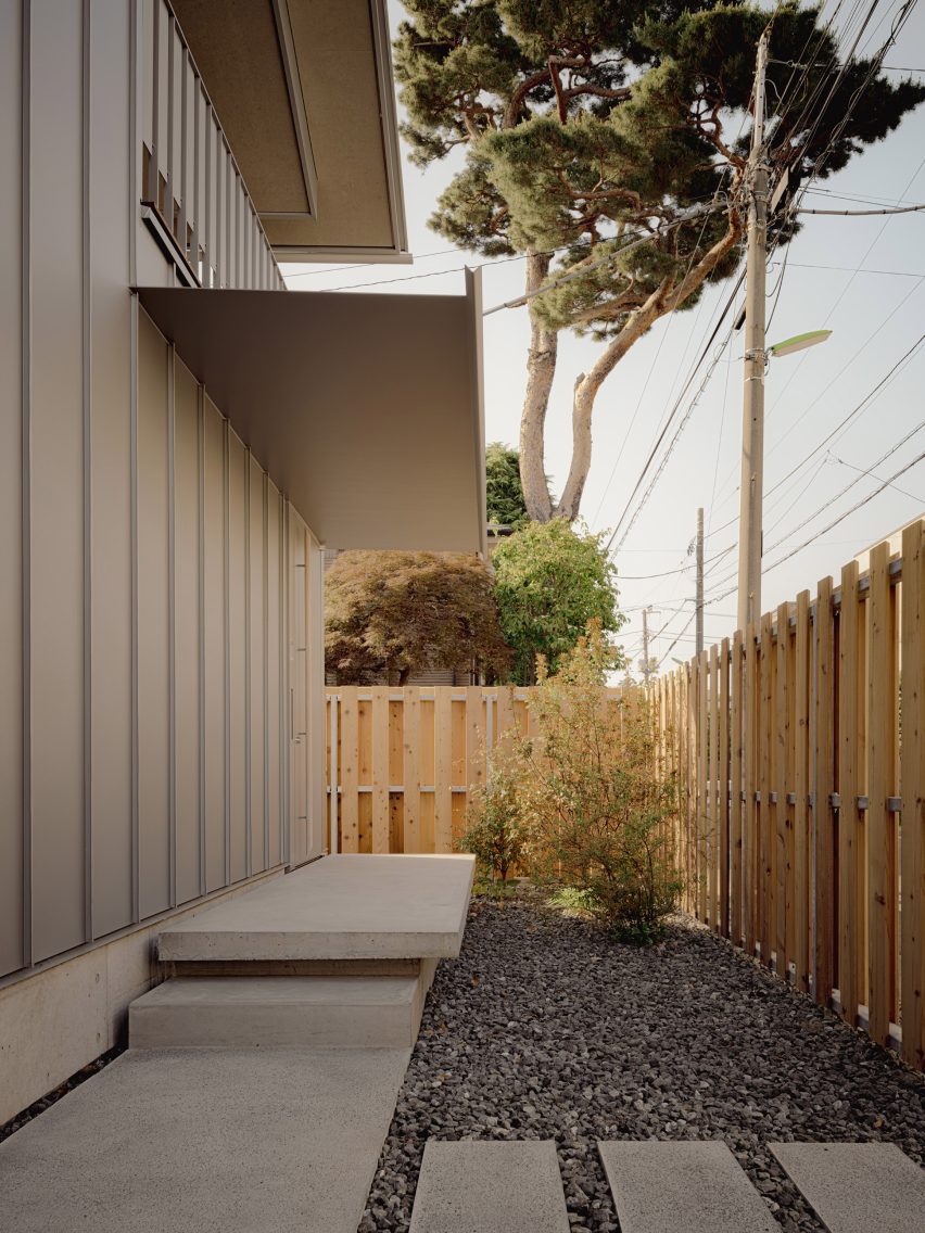 House in Kinuta by Kenta Hirayama