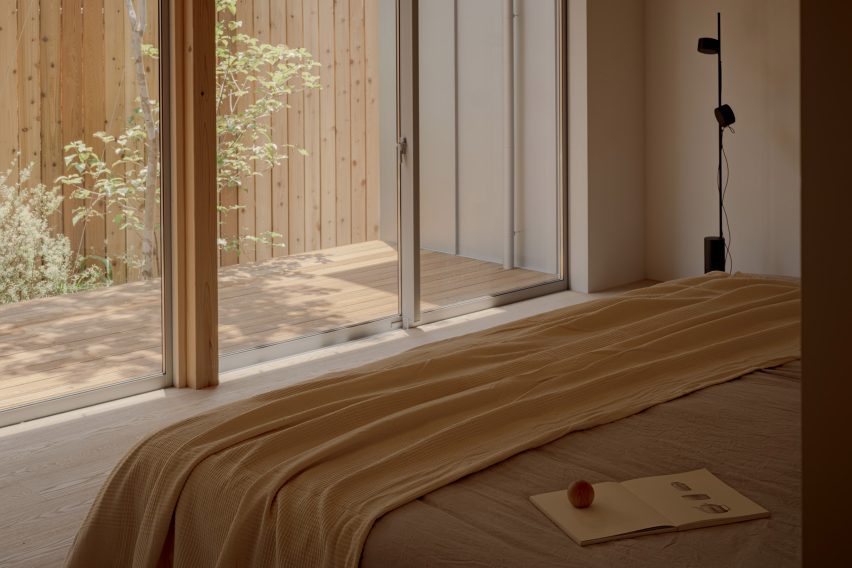House in Kinuta by Kenta Hirayama