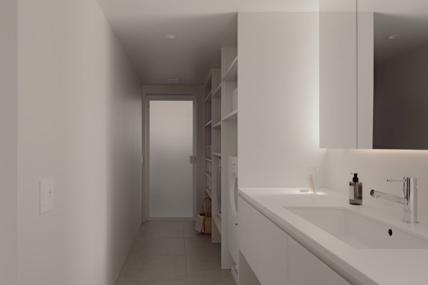House in Kinuta by Kenta Hirayama