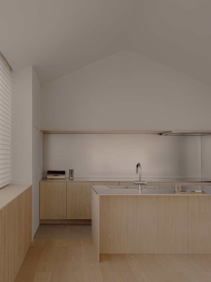 House in Kinuta by Kenta Hirayama