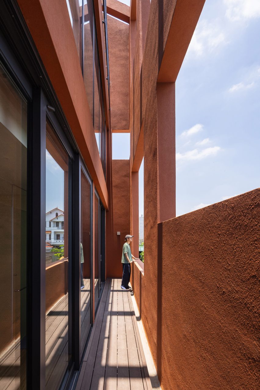 Multi-generational home in Vietnam by Inrestudio