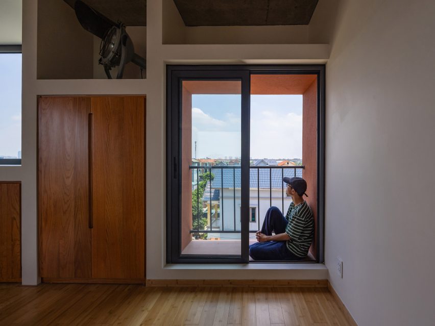 Multi-generational home in Vietnam by Inrestudio
