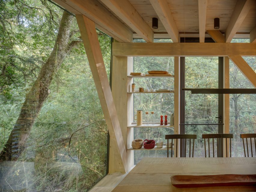 Iragüen Viñuela Arquitectos House by Fuy River mass timber