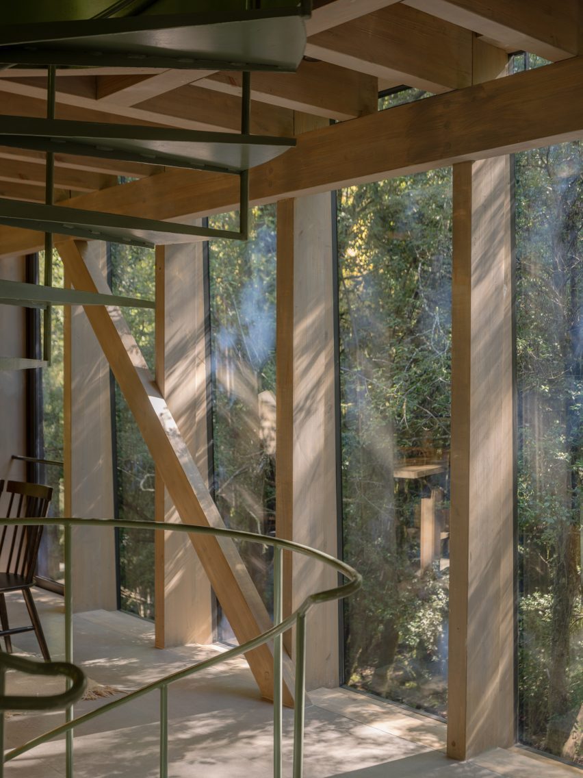 Iragüen Viñuela Arquitectos House by Fuy River mass timber
