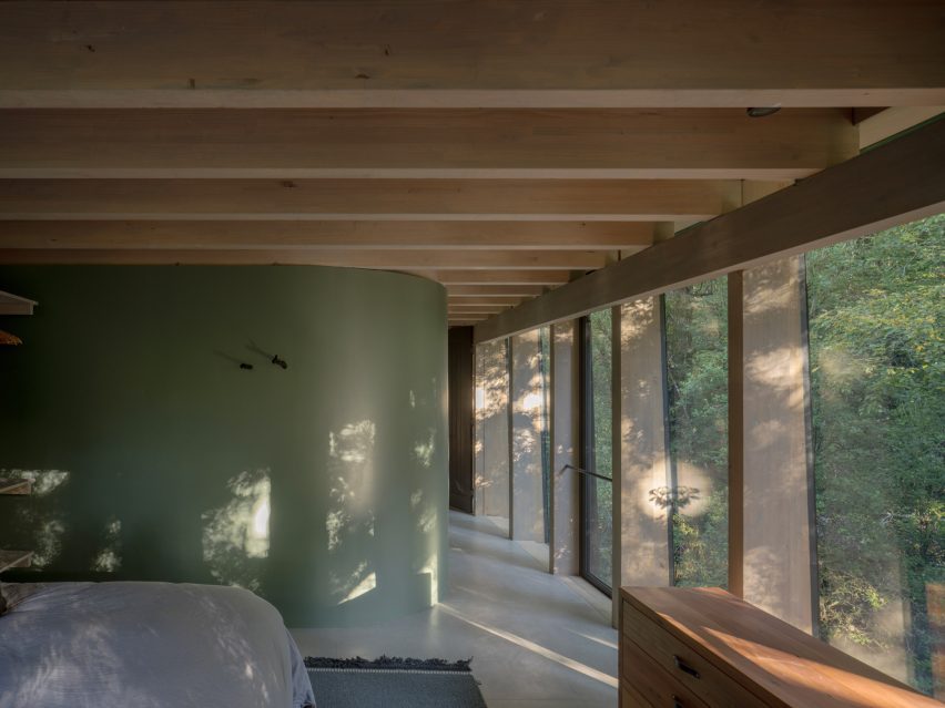 Iragüen Viñuela Arquitectos House by Fuy River mass timber