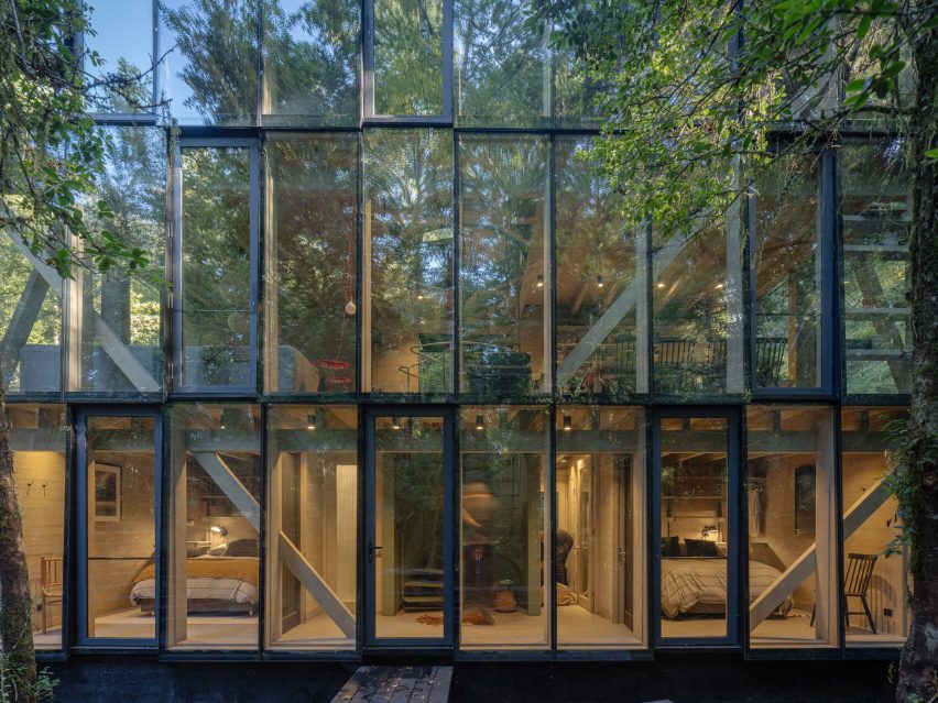 Iragüen Viñuela Arquitectos House by Fuy River mass timber