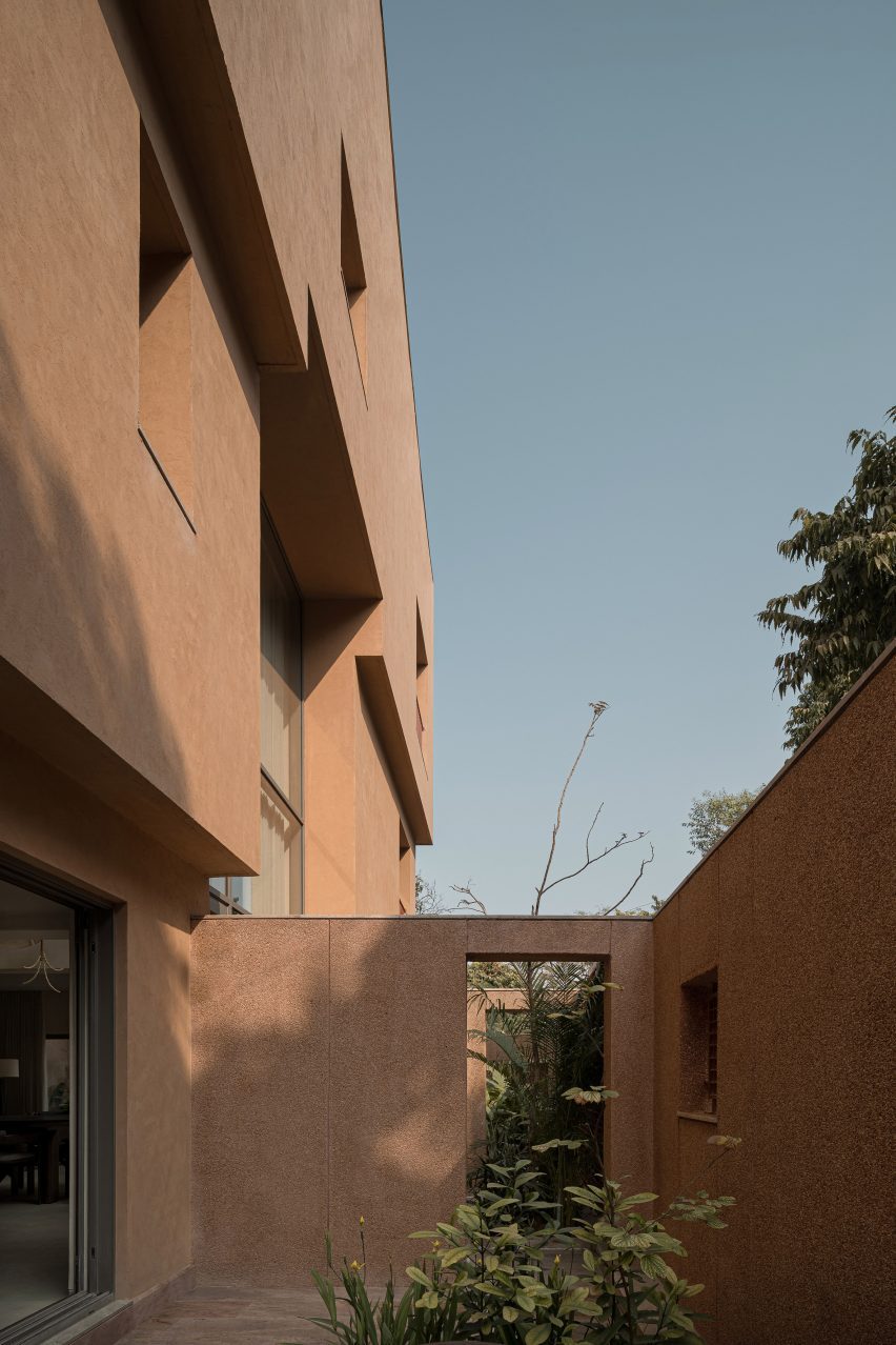 LJ House by Studio Saransh
