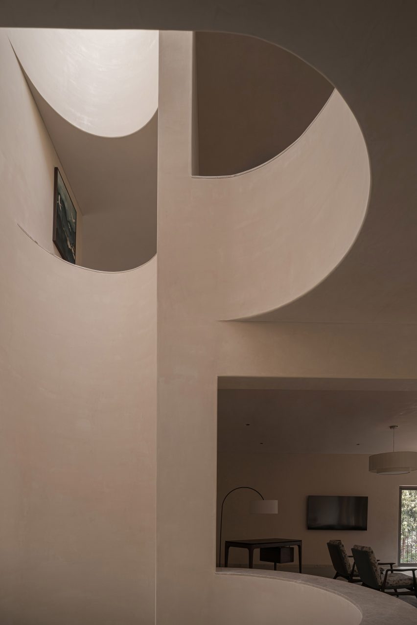 LJ House by Studio Saransh staircase