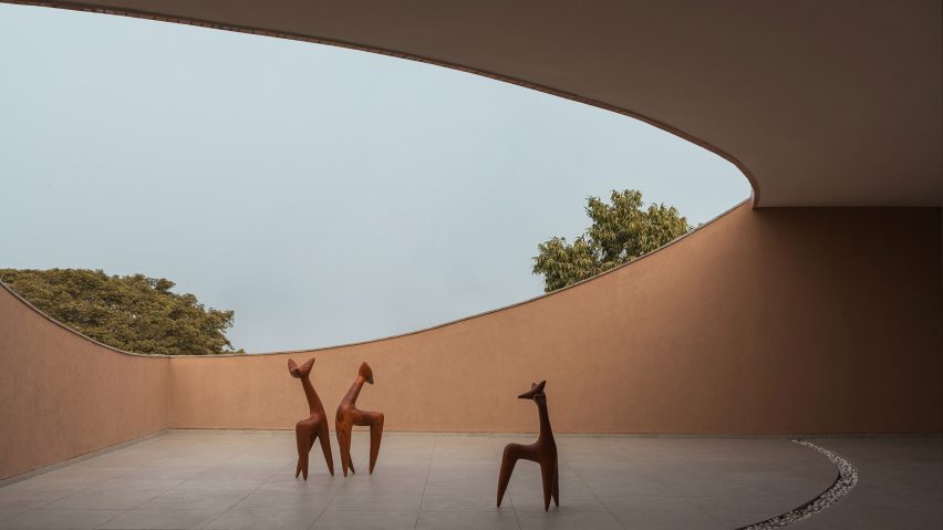 LJ House by Studio Saransh Ahmedabad