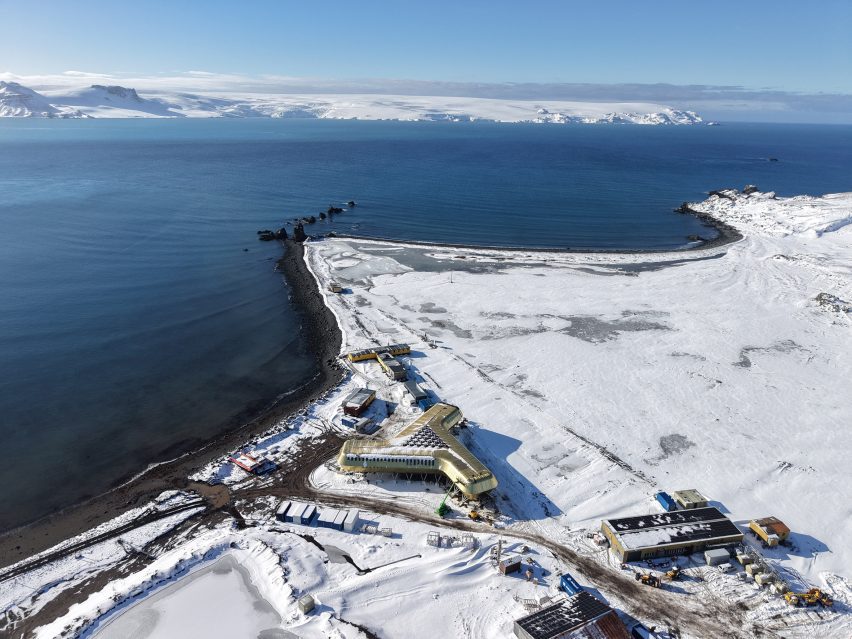 Polish Antarctic Station by Kurylowicz and Architects