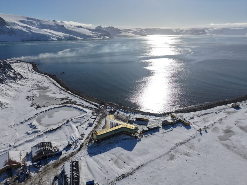 Polish Antarctic Station by Kurylowicz and Architects