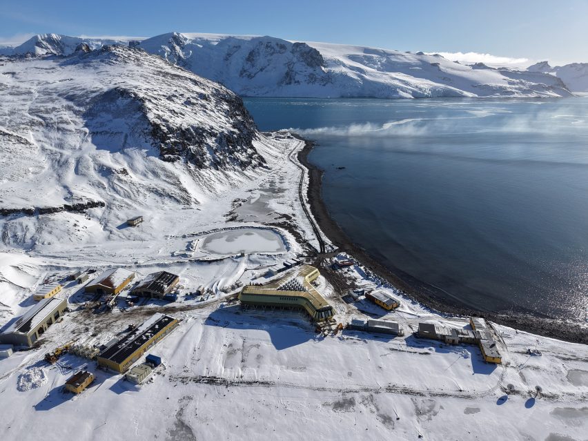 Polish Antarctic Station by Kurylowicz and Architects