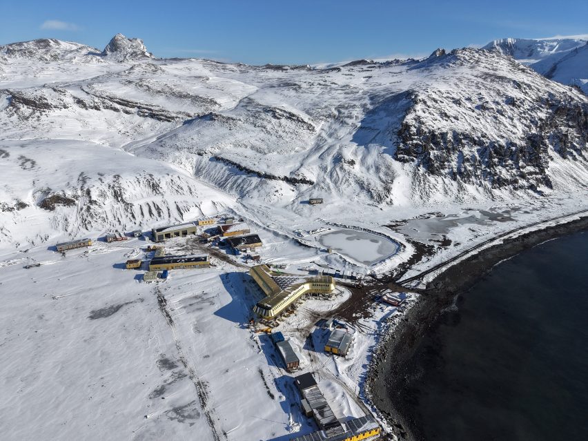 Polish Antarctic Station by Kurylowicz and Architects