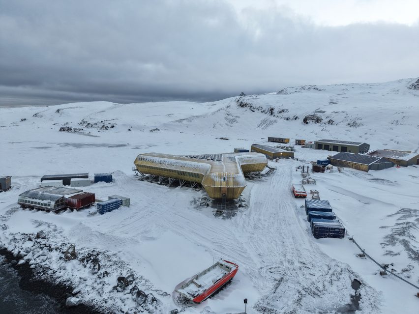 Polish Antarctic Station by Kurylowicz and Architects