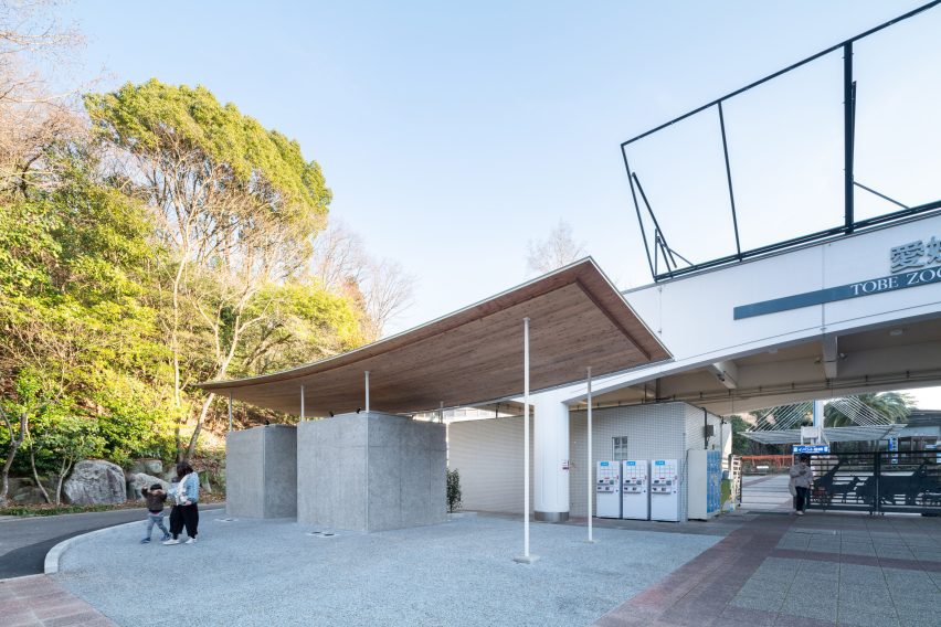 Tobe Zoo Toilet by YanoAoyama